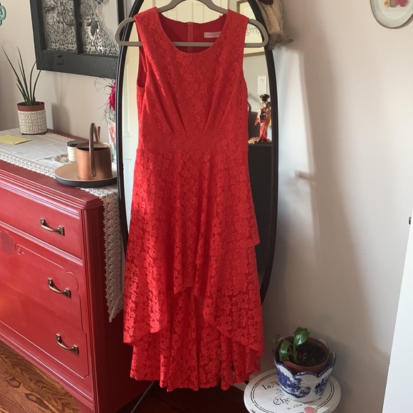 Red laced hi-low dress - Picture 2 of 4